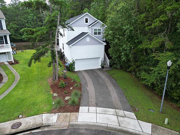 2nd image of 1936 Chestnut Oak Ln