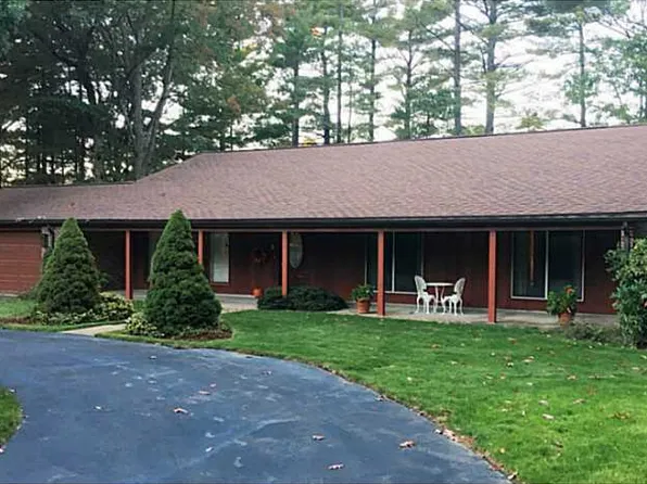 8 Hughes Dr, Smithfield, RI 02828