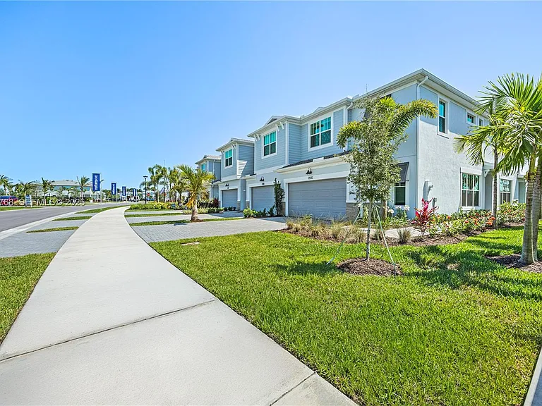 3542 NW Solange Ct — Photo 4