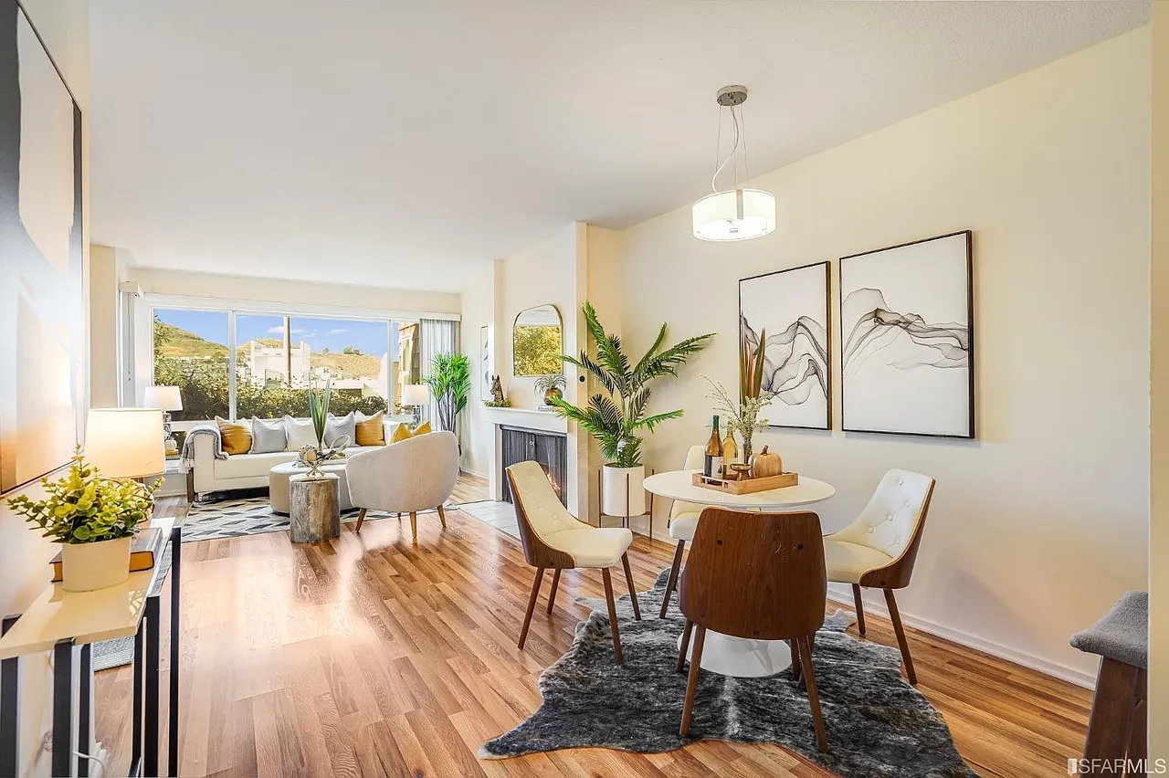 Studio, 592 sqft, $4,300 — Photo 2