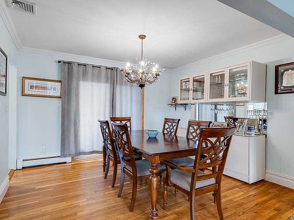 5th image of 833 King St