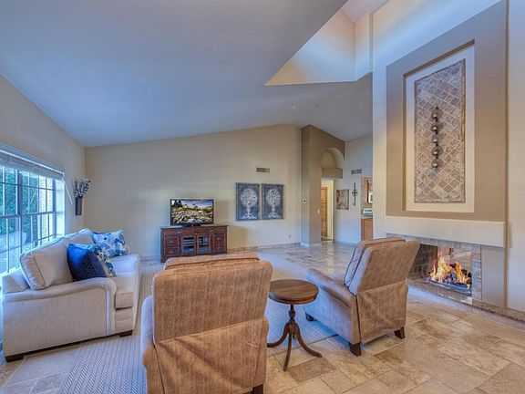 005_Living Room