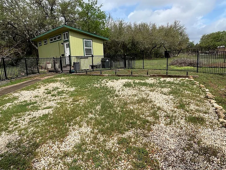 1002 Spanish Oak Trl #B — Photo 5