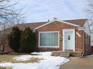 26141 Fernwood St, Roseville, MI 48066