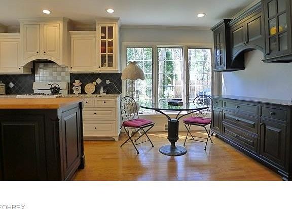 4th image of 33100 N Woods Ln