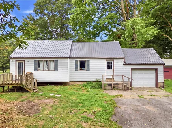 3470 Roseview Dr, Hubbard, OH 44425