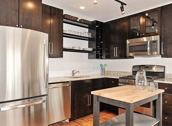 2nd image of 1803 W Argyle St APT 4A