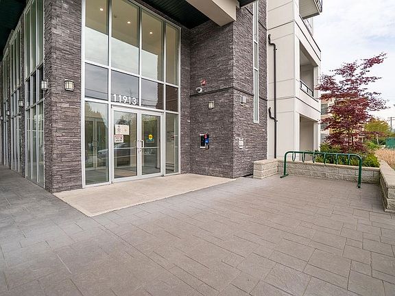 4th image of 11913 Burnett St #208