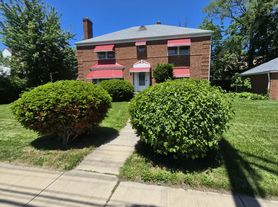 13699 Cedar Rd, Cleveland, OH
