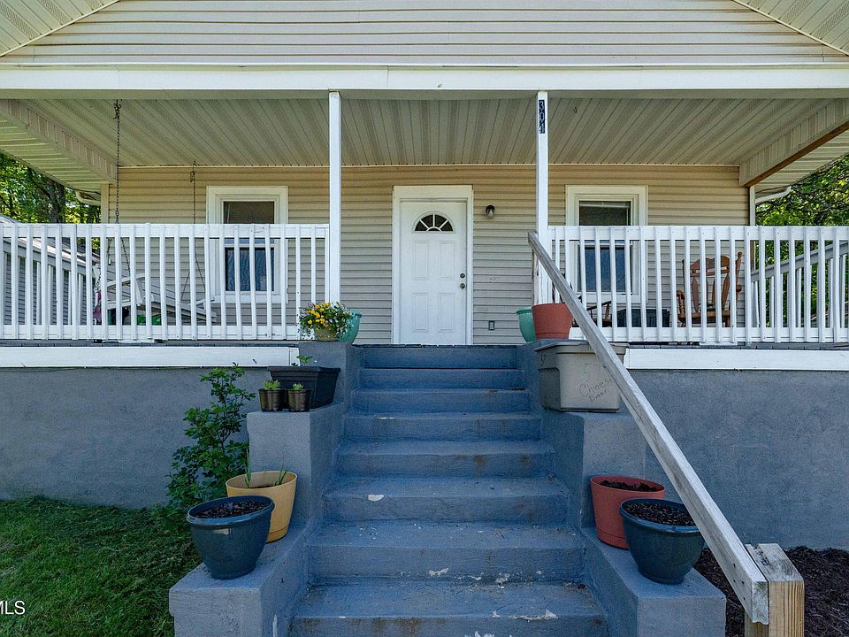 1st image of 304 E Chestnut St