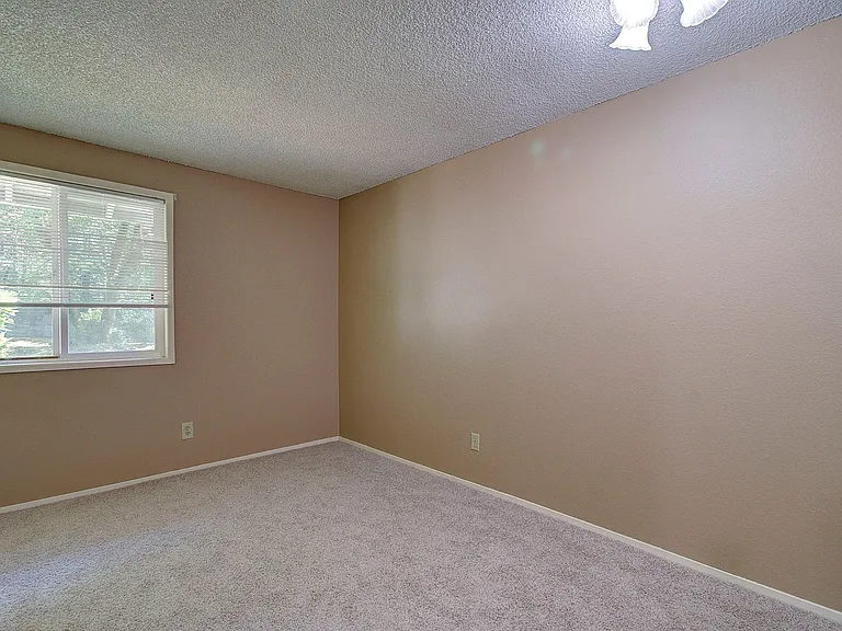 12516 NE 5th St — Photo 23