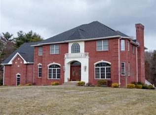 18 Wandering Mdws, Wilbraham, MA 01095