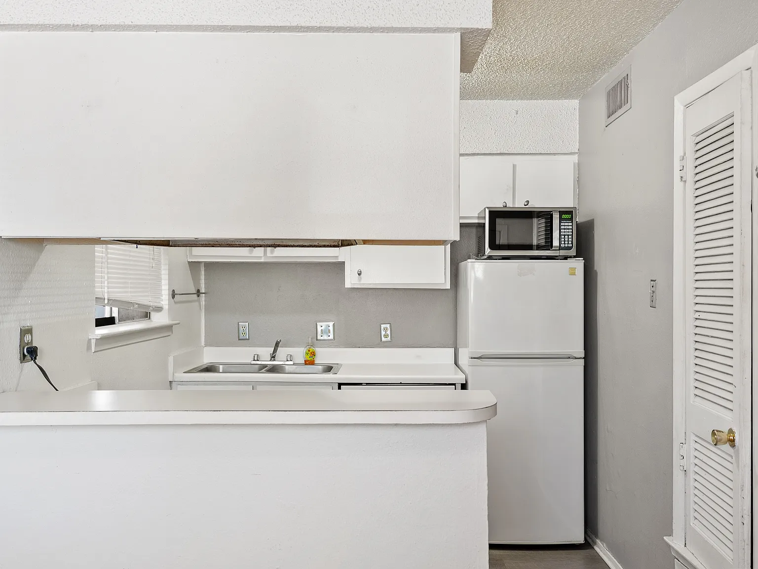Studio, 450 sqft, $950 — Photo 2