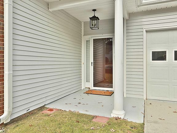 5th image of 107 Willow Creek Dr