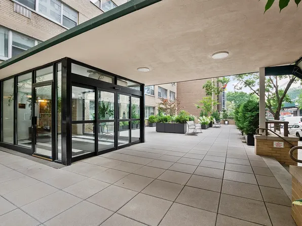 333 East 46th Street image 7 of 9