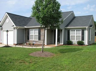 5739 Fox Chase Dr, Winston Salem, NC 27105