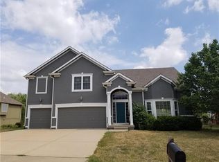 10025 N Willow Ave, Kansas City, MO 64157