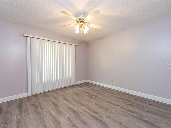 3rd image of 125 Hickory Creek Dr