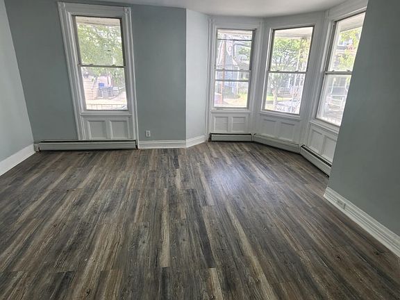 3rd image of 194-196 Smith St #1