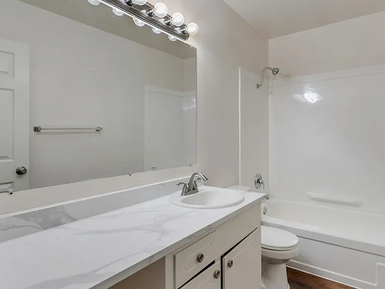 11445 SW Greenburg Rd — Photo 10