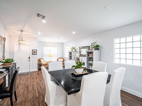 2nd image of 6140 Willoughby Cir