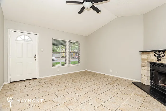 4 bed, 2.0 bath, 1702 sqft, $1,445 — Photo 4