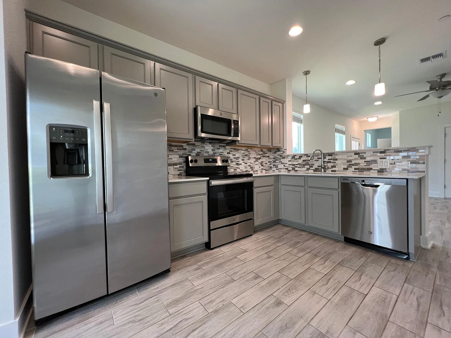 3 bed, 1721 sqft, $2,300 — Photo 4