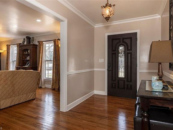4th image of 429 Shady Ln