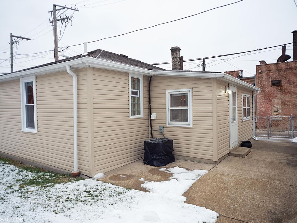 1st image of 5944 W Giddings St Unit 2