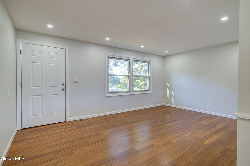 3rd image of 3 Seaman Avenue