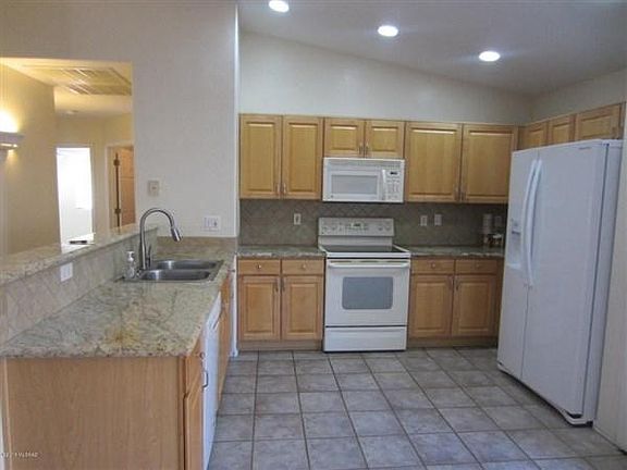 3rd image of 530 W Tara Danette Dr