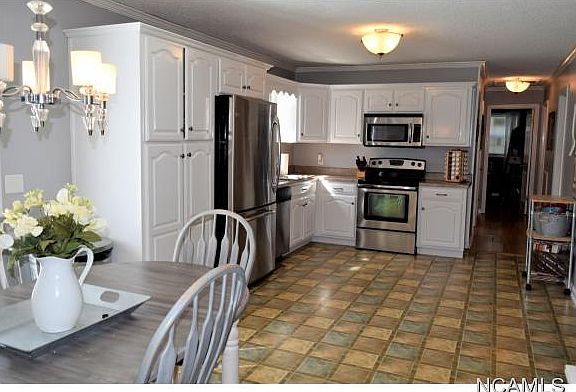 4th image of 2033 Sandy Ave SW