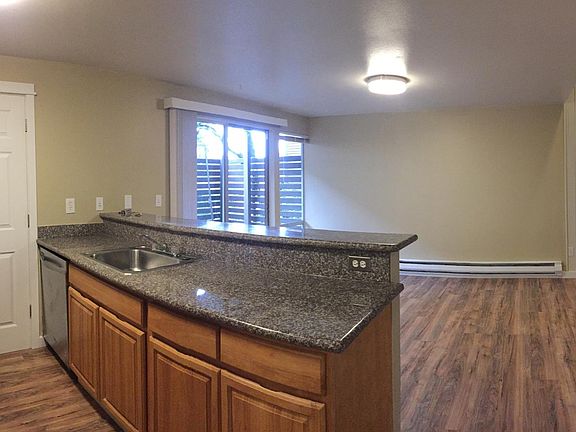 4th image of 520 Bellevue Way SE #Townhome