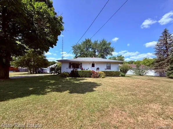 2060 Christner St, Burton, MI 48519