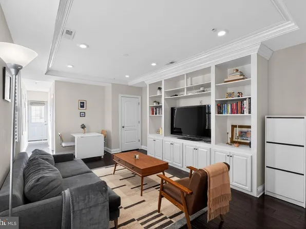 1938 Green St #2, Philadelphia, PA 19130