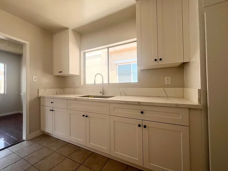 7238 - 7246 N Lotus Ave — Photo 11