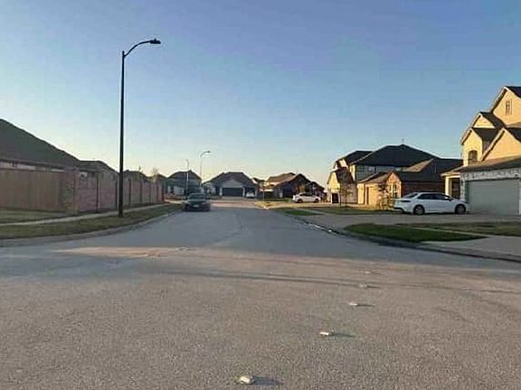Exterior Neighborhood (street photo)