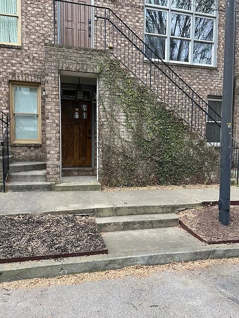 Beautiful ground level entry - 949 N Ormewood Park Dr SE #B