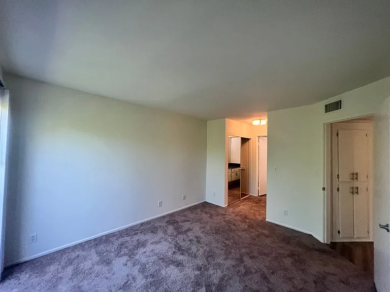 10930 Otsego St — Photo 21