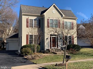 25324 Ripleys Field Dr, Chantilly, VA 20152