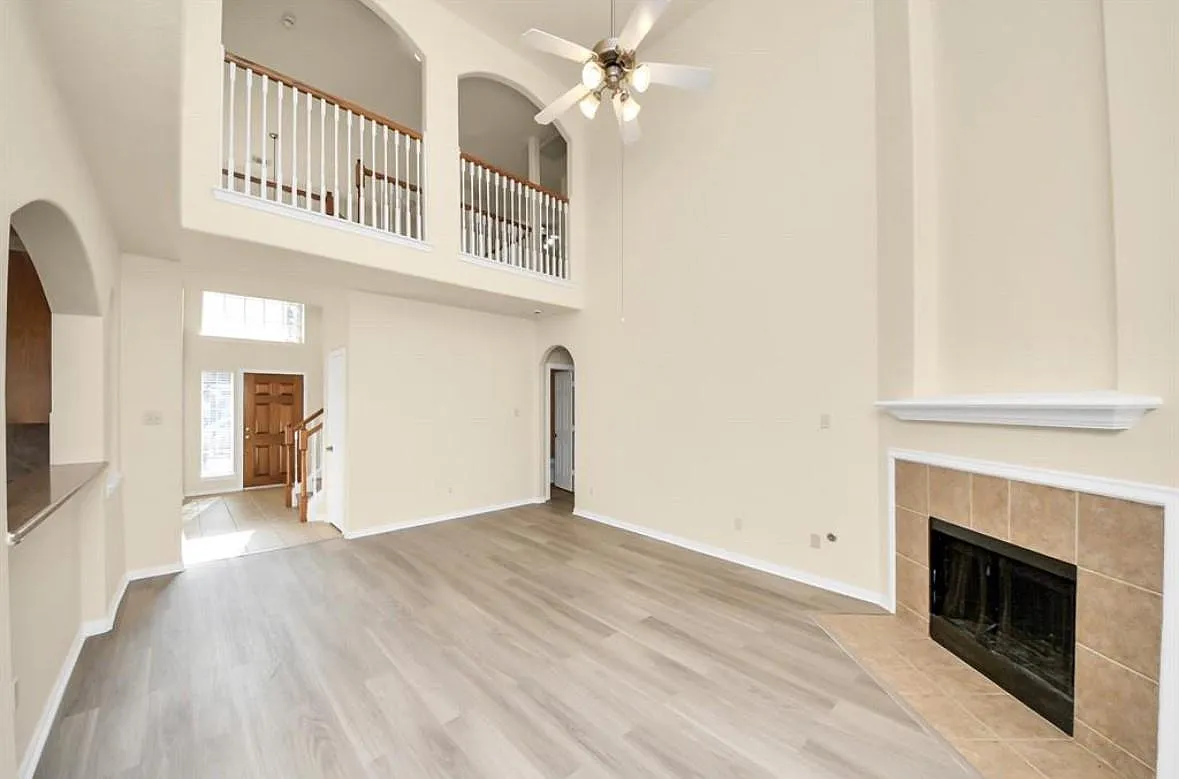 4 bed, 3.5 bath, 2470 sqft, $2,400 — Photo 3