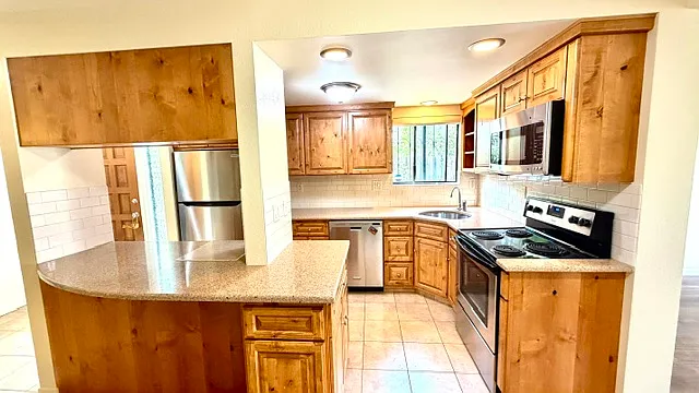 2 bed, 2.5 bath, 1100 sqft, $4,300 — Photo 4