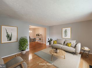 9416 Mirror Pond Dr, Fairfax, VA 22032