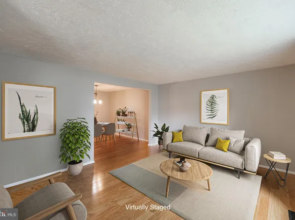 9416 Mirror Pond Dr, Fairfax, VA 22032