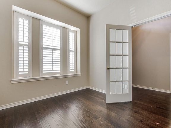 5th image of 8623 Old Oak Dr