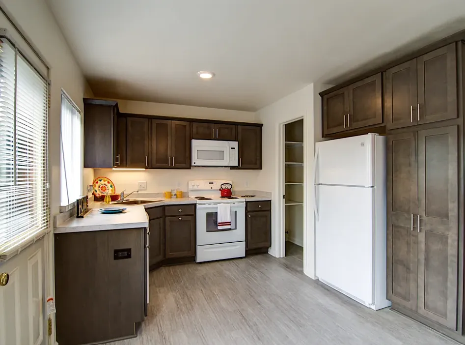 Amber Square Apartments — Photo 1