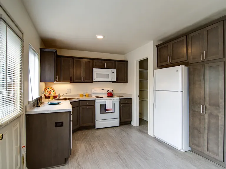 Amber Square Apartments — Photo 1