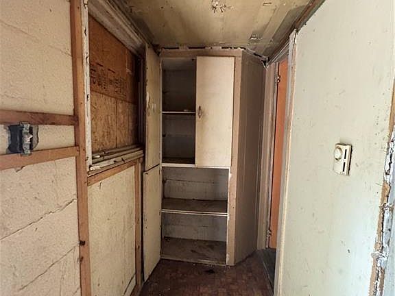 5th image of 2709 McArthur Dr
