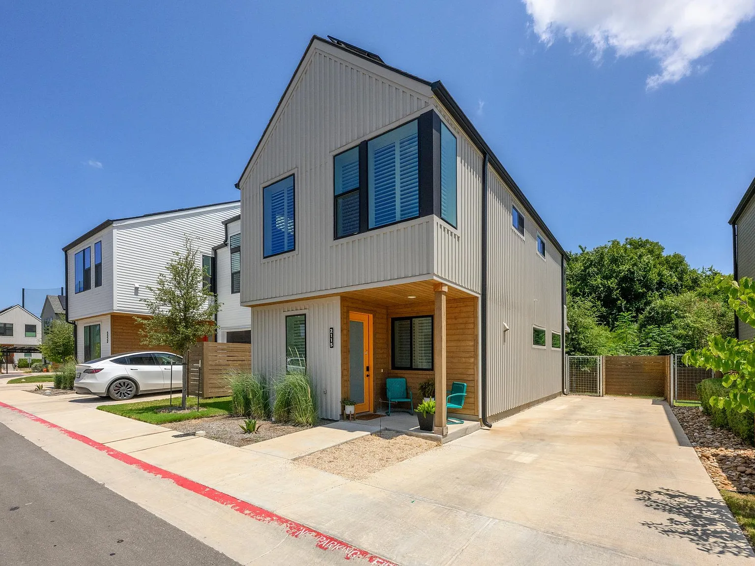 2 bed, 2.5 bath, 1344 sqft, $3,500 — Photo 3