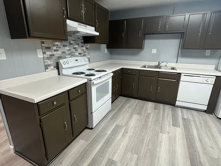 107 Lucas Dr — Photo 7